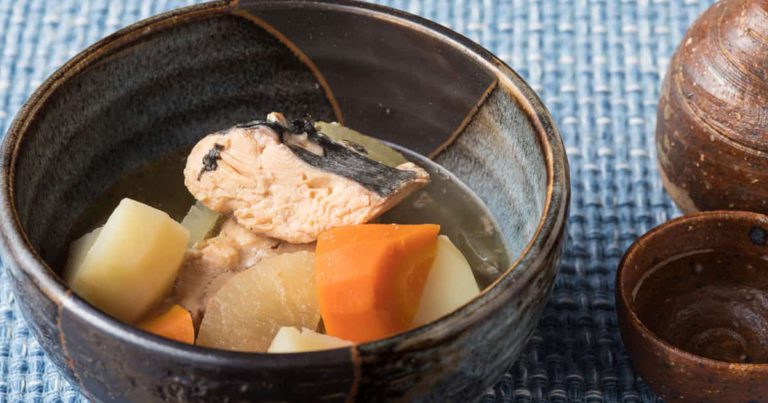 メインビジュアル：《おつまみレシピ》缶詰アレンジ⑧鮭缶の三平汁