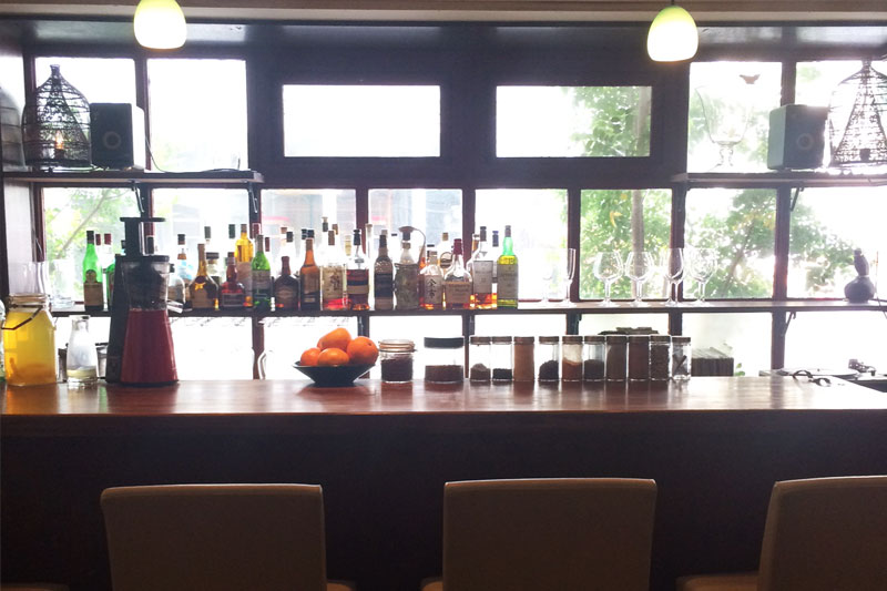 ［新連載］bar bossa 林伸次の＜お酒のたしなみ入門①＞