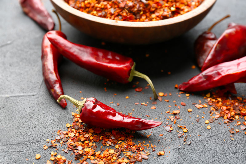 正月太りに唐辛子。飲んで、食べて脂肪燃焼!〈老けない人は何を飲んでいる? ㉓〉