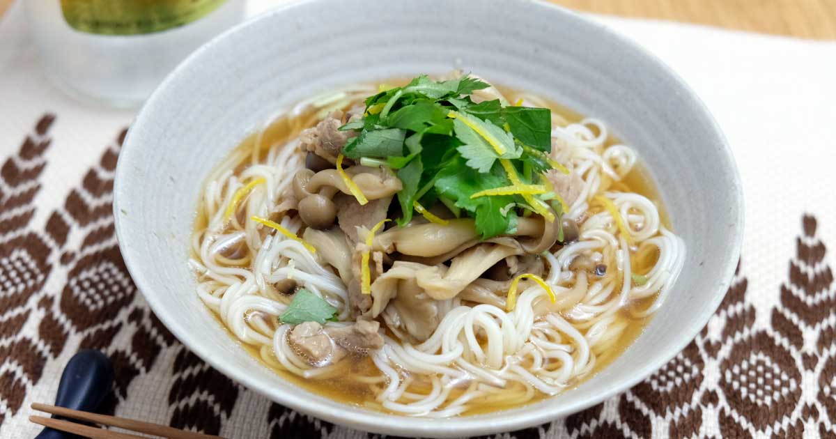 シメに食べたい家飲みレシピ 豚肉ときのこの柚子にゅうめん イエノミスタイル 家飲みを楽しむ人の情報サイト