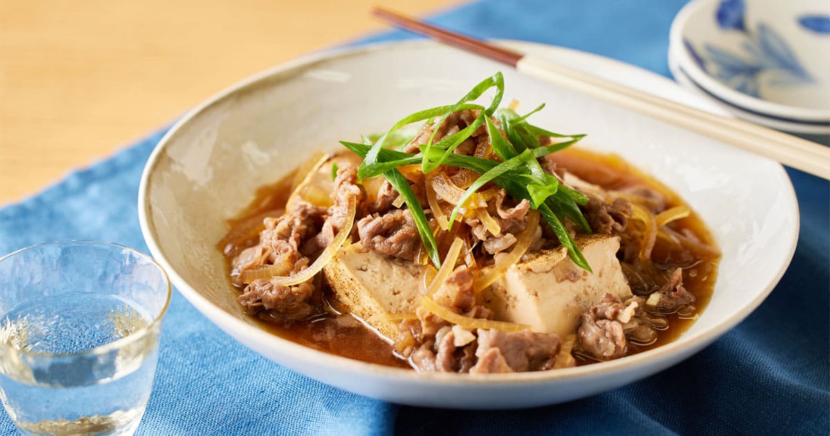 メインビジュアル：電子レンジで味しみしみ！ 簡単「肉豆腐」〈家飲みおつまみレシピ〉