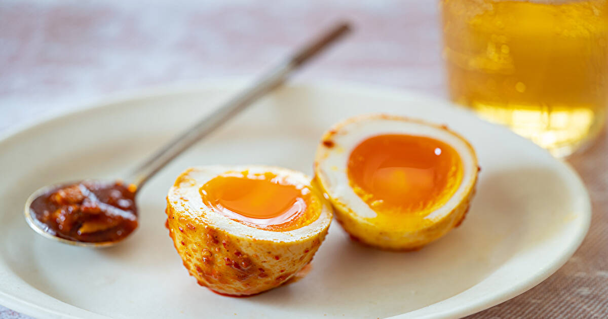 メインビジュアル：〈卵のおつまみレシピ①〉半熟ゆで卵のピリ辛ダレ