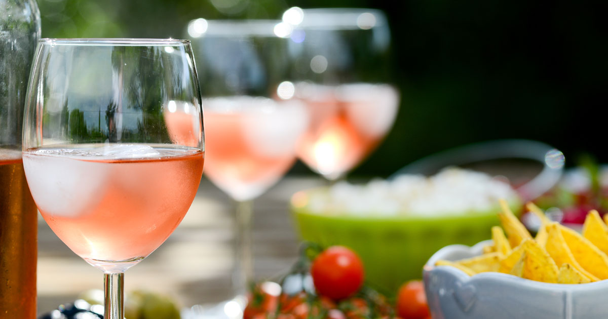 ワインに氷 はアリ 氷入りワインの美味しい飲み方とは イエノミスタイル 家飲みを楽しむ人の情報サイト