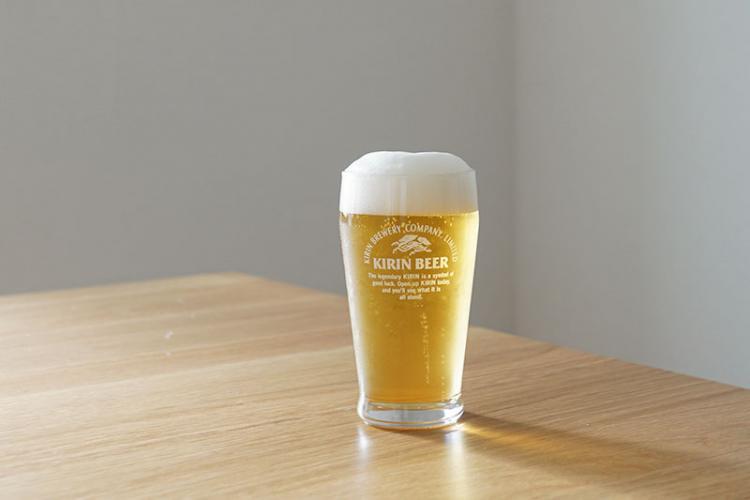 美しい金色の輝きと、なめらかな泡