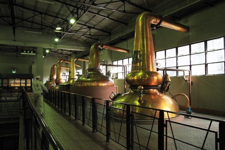 銅製の蒸留釜（ポットスチル）