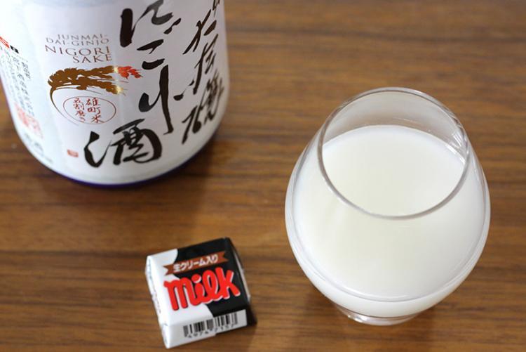 チロルチョコの甘さと、にごり酒の甘さが絶妙に合うような