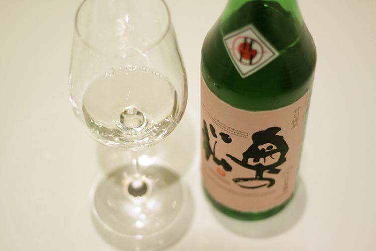 ワインでいうところの甲州のような淡い色合いです。