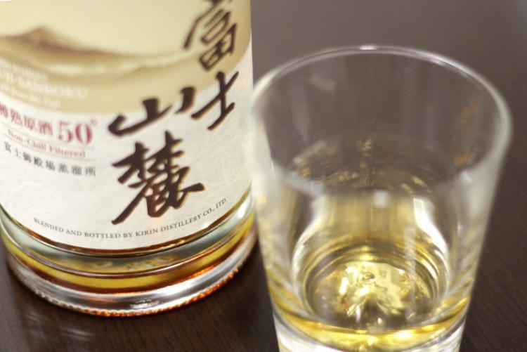 世界一のブレンダーが創ったウイスキー「富士山麓シグニチャーブレンド」を飲んでみた。 | イエノミスタイル 家飲みを楽しむ人の情報サイト