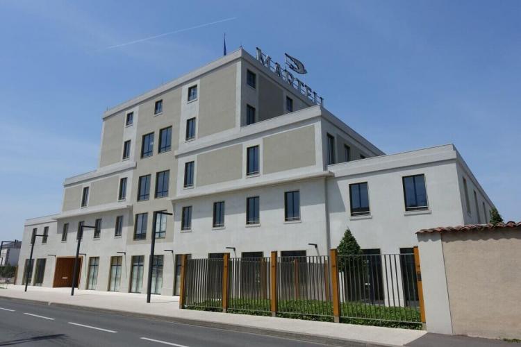 少々武骨な印象のマーテルの本社