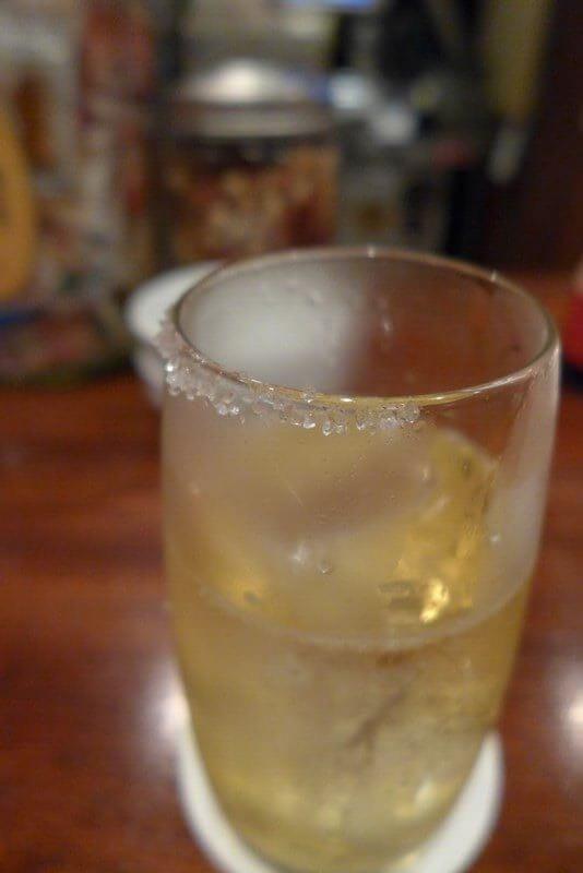 グラスの淵に塩をつけたスノースタイル