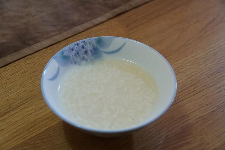 文子さんがすっと出してくれたのが甘酒です。