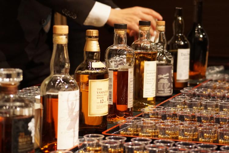 金賞ボトルに列