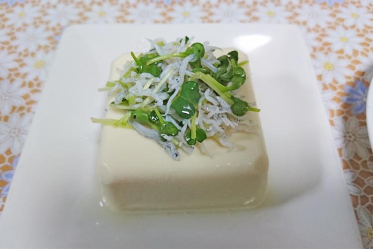 シラスとカイワレ大根と胡麻油