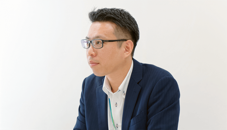 【横田さんのインタビュー】抹茶フレーバーの飲料は、すでにかなり広まっています。コーヒーのチェーン店のメニューにもあります。ファミリーマートにも、抹茶ラテなど、抹茶製品はすでに導入していて、多くのお客様に飲んでいただいていますので、抹茶が好きな人はかなりいらっしゃる、というデータがあったことが大きいですね