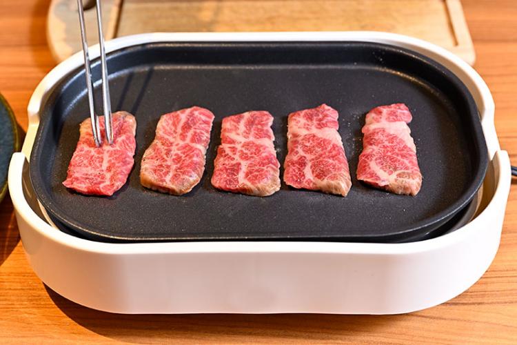 おうち焼肉でプール焼き理論②│ホットプレートにお肉を並べる