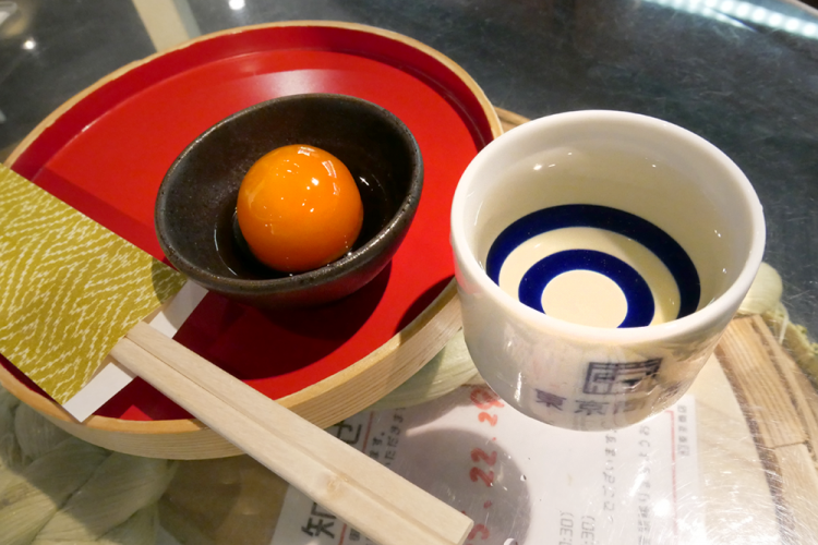 卵黄醤油漬けとぐい飲み