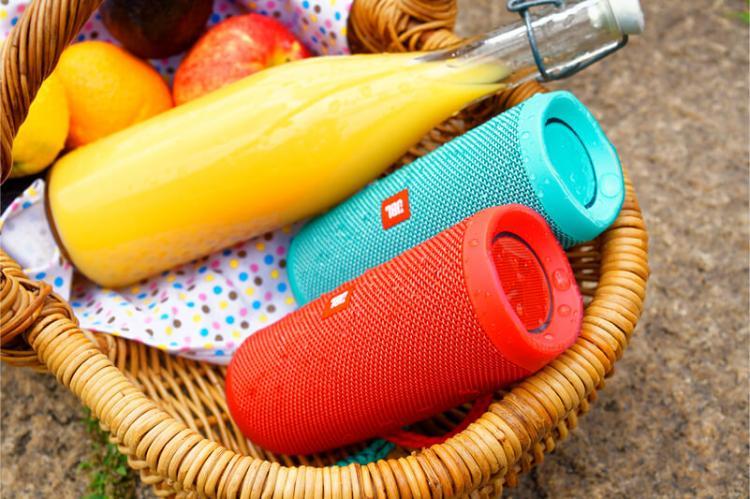 水がかかってもぜんぜんOKだから屋外でも安心。