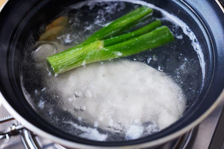 鶏むね肉をゆでる