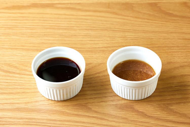 左が醤油だれ、右が味噌だれ