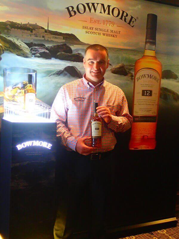 ▲デイビッド・ターナー蒸溜所長もアイラ島の出身