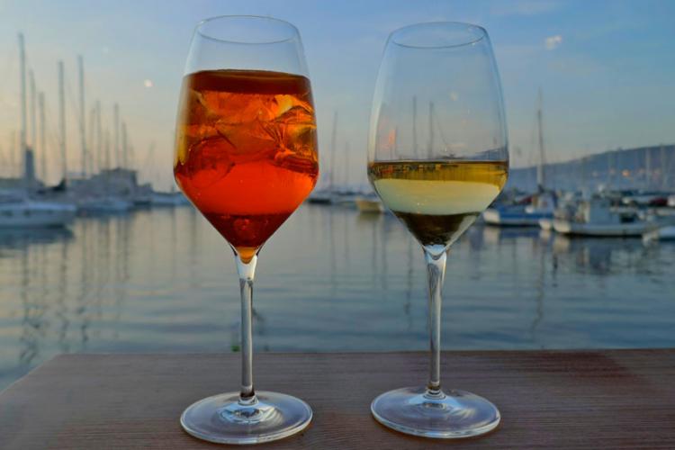 ワインに氷 はアリ 氷入りワインの美味しい飲み方とは イエノミスタイル 家飲みを楽しむ人の情報サイト