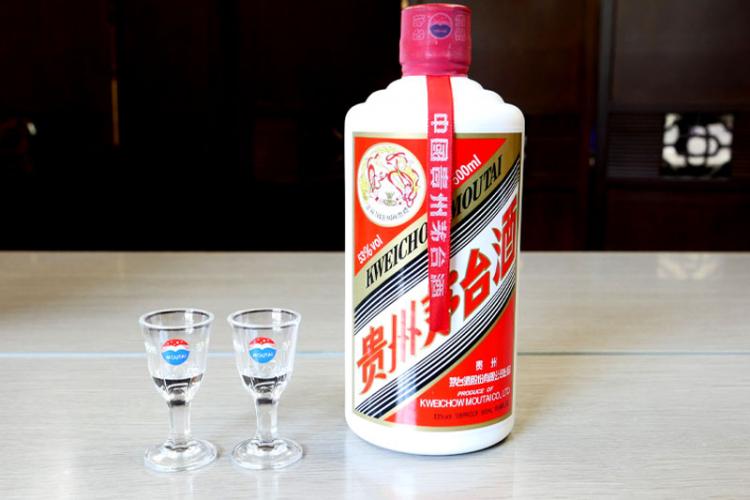 中国酒「白酒（バイジュウ）」とはどんなお酒？ アルコール度数や飲み