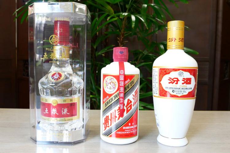 中国酒「白酒（バイジュウ）」とはどんなお酒？ アルコール度数や飲み