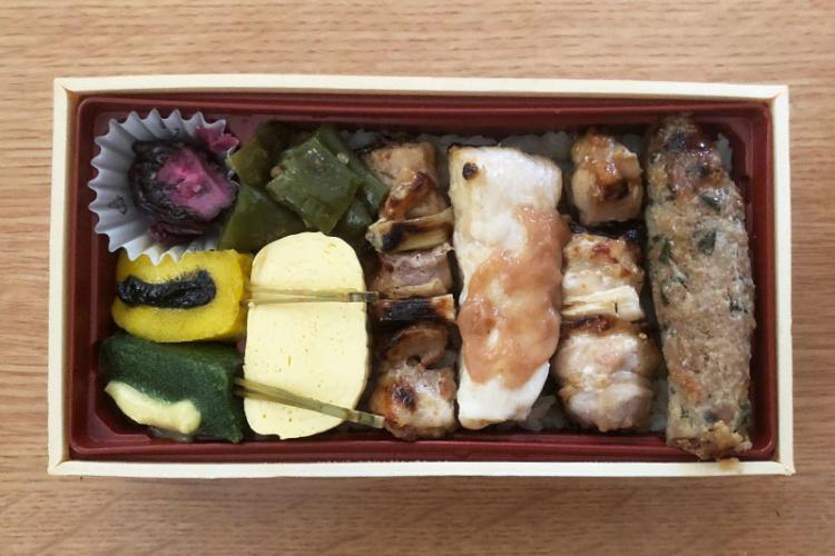 つまみになる駅弁選手権 第1位は「串くら 焼き鳥弁当」