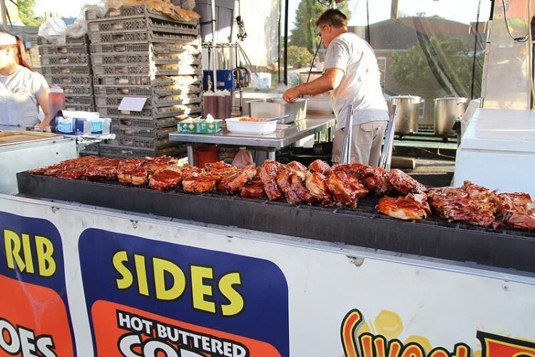 売られているものはバーボン・ハイボールに合いそうながっつりステーキ