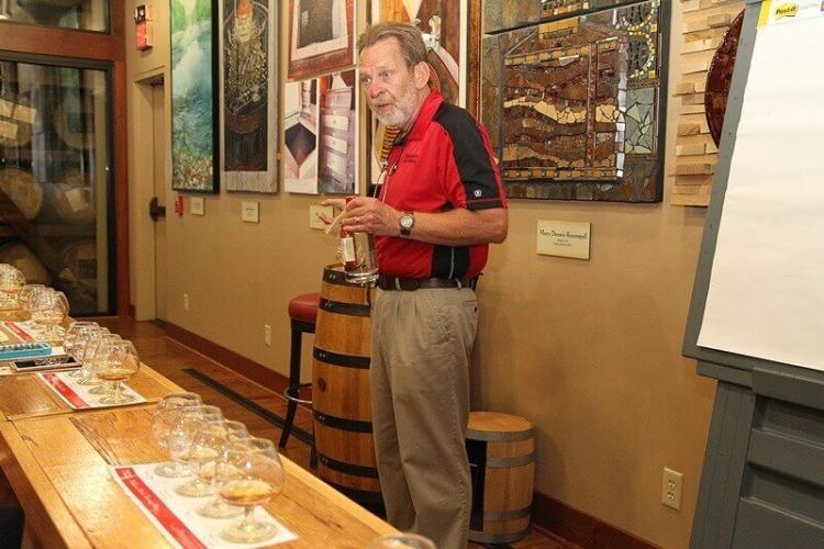 初老のツアーガイド。テイスティングセミナーでさらに熱が入った