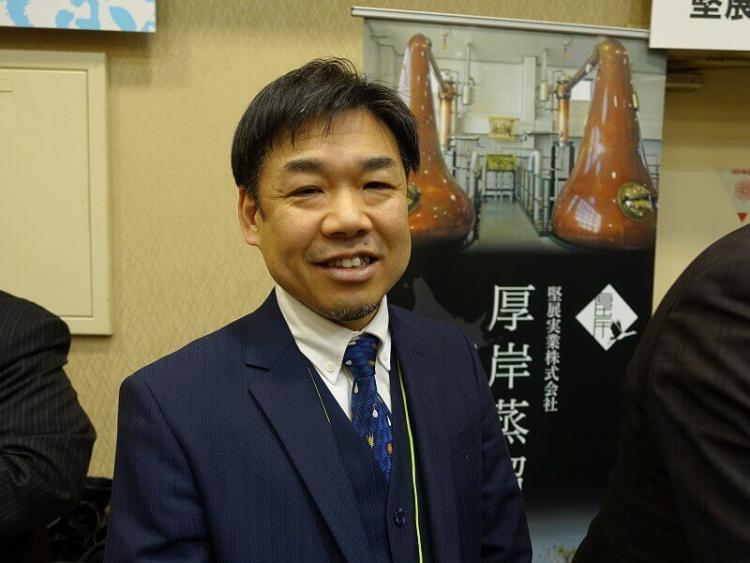 北海道から厚岸蒸溜所も出店。酒づくりを担当する立崎さん