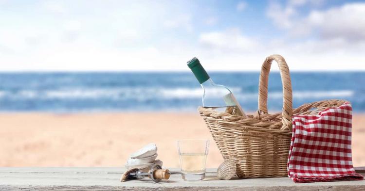 暑~い夏、アウトドアで冷えた白ワインを美味しく飲む方法