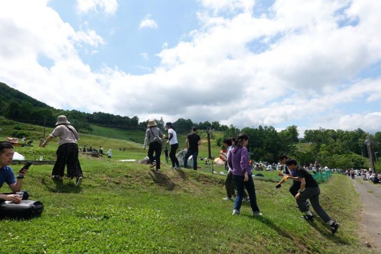 斜面でくつろぐ