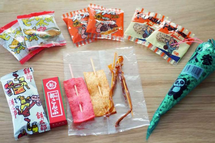 鬼子母神にある日本最古の駄菓子屋「上川口屋」でお買い求め