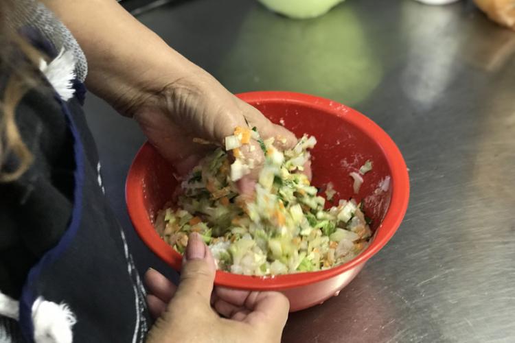 材料をすべて混ぜる