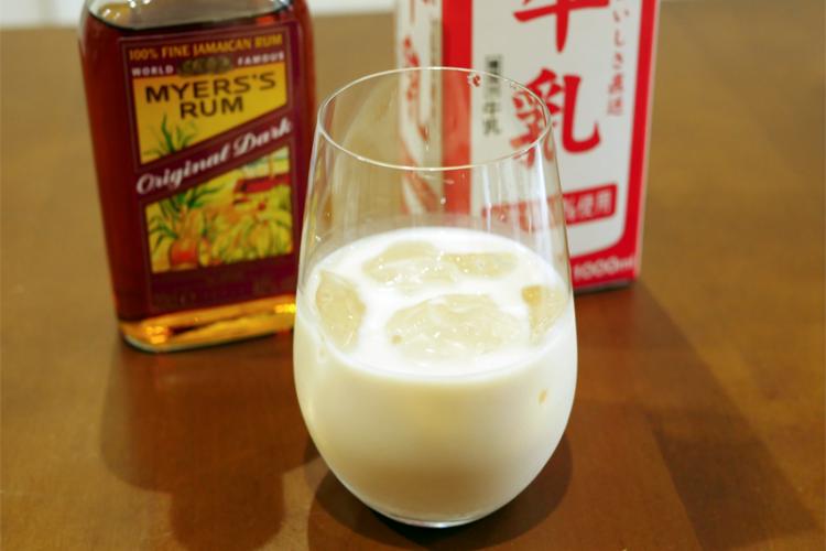 牛乳で割って一番おいしくなるお酒はどれ 牛乳割りチャレンジ イエノミスタイル 家飲みを楽しむ人の情報サイト