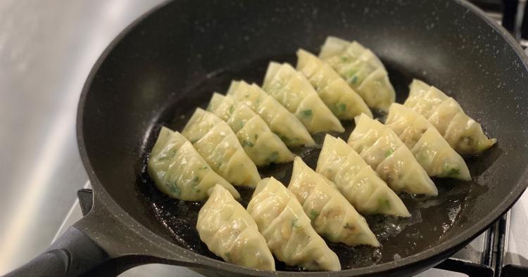 ビールのお供に! ヘルシーな「肉なし餃子」をどうぞ