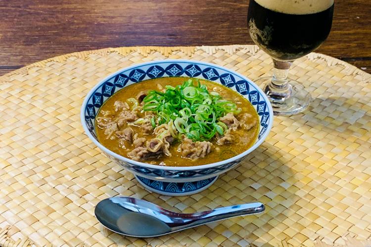 ぬきで一杯その② カレーうどん×黒ビール