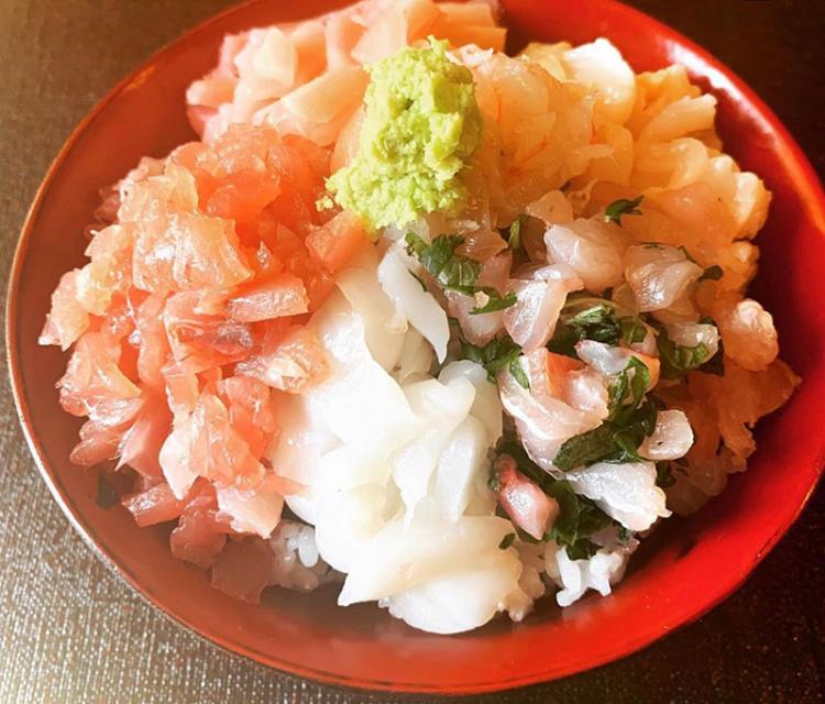 海鮮丼