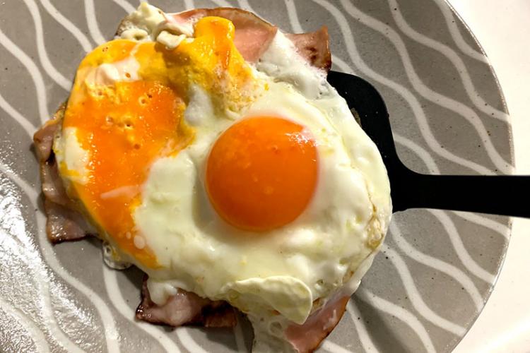 固焼き、もうひとつが半熟