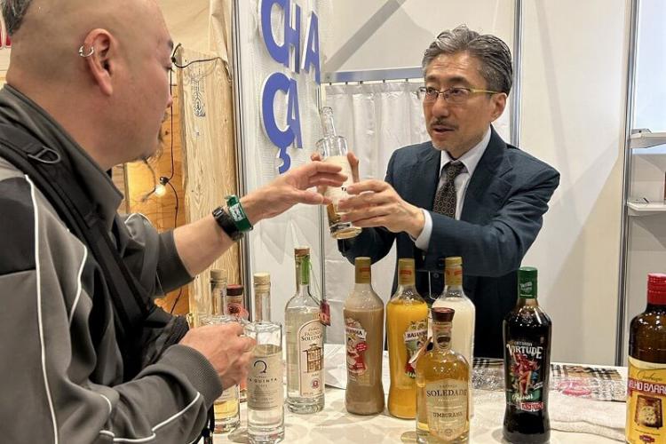 カシャッサを日本に広めようと手弁当で紹介