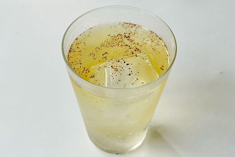 ビバーチェをふりかけたハイボール