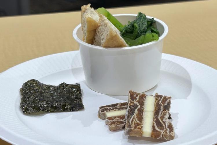 酒のあては干し柿のバターサンド、厚揚げと青菜煮、味付け海苔