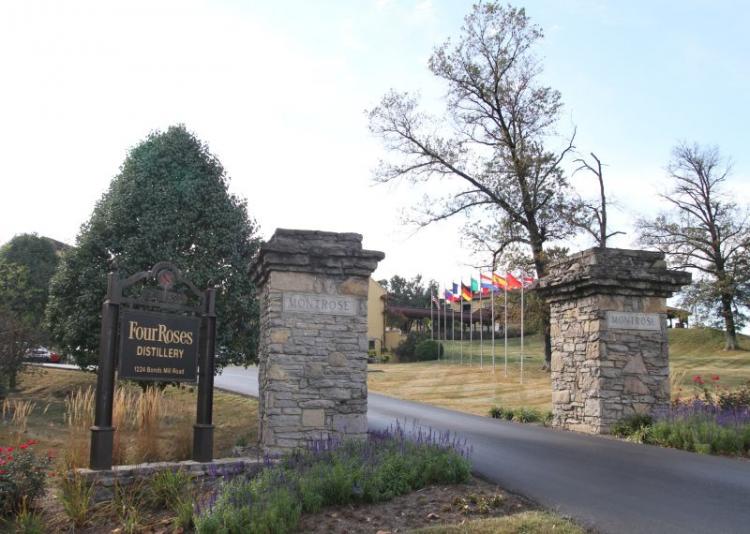 フォアローゼズ蒸溜所の入口