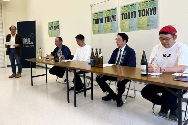 右から種藤さん、宮島さん、仁井田さん、寺田さん