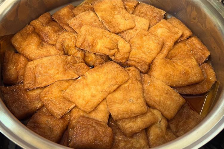 煮た油揚げを冷ます