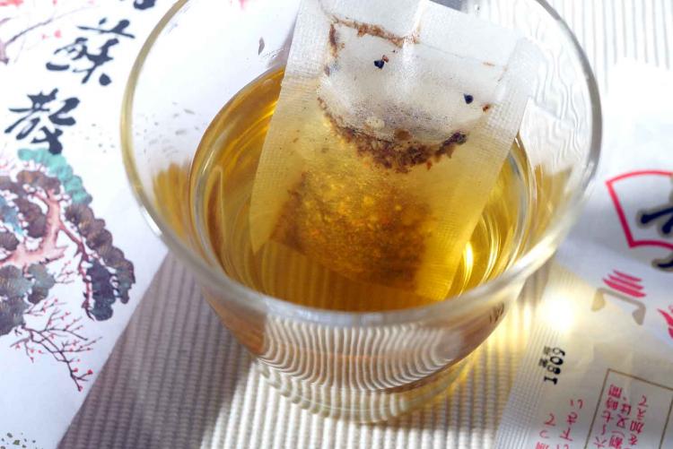 お屠蘇を日本酒に浸す