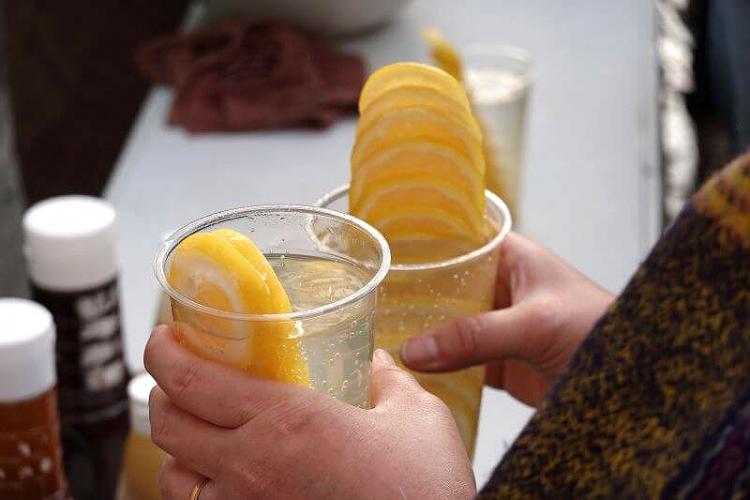 料飲店からブームに火が付いたレモンサワー。家飲みにはないイベント感あふれる派手なレシピが目立つ