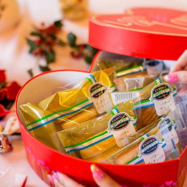 ガレットやフィナンシェ、バウムクーヘンを盛りだくさんに