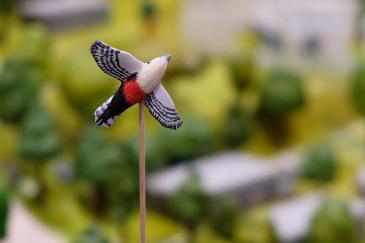 ジオラマの野鳥
